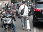 antrean-mengular-isi-ulang-tabung-oksigen-di-jakarta_20210707_165710.jpg