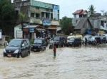 antrean-mobil-akibat-banjir-Jambi.jpg