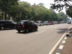 antrean-mobil-yang-hendak-memasuki-kawasan-monas_20160506_125417.jpg