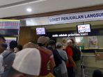 antrean-pembelian-tiket-ka-jelang-liburan-natal_20191206_184401.jpg