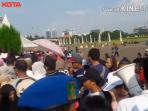 antrean-pengunjung-tugu-monas_20160707_165229.jpg