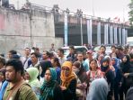 antrean-travel-kereta-nih2_20170729_111330.jpg