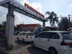 antri-mobil-pasar-senen_20170702_110609.jpg