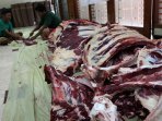 antri-untuk-mendapatkan-daging-qurban-di-jakarta_20160914_095253.jpg