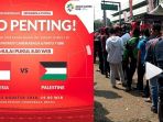 antrian-di-stadion-patriot-bekasi-jelang-pertandingan-palestina-vs-indonesia-u-23_20180815_115023.jpg