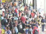 antrian-mudik-lebaran-di-bandara-sh-jakarta_20160703_142051.jpg
