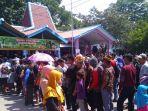 antrian-pengunjung-tstj-di-depan-loket-mengular-solo-selasa-112019.jpg