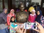 antusias-warga-kunjungi-museum-ah-nasution_20170930_220645.jpg