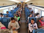 antusias-warga-mencoba-kereta-cepat-jakarta-bandung_20230916_193158.jpg