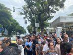 antusiasme-warga-menghadiri-open-house-di-istana-kepresidenan.jpg