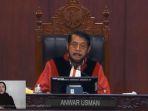 anwar-usma-saat-mengumumkan-batas-usia-capres-cawapres.jpg