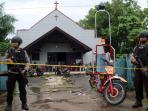 aparat-gabungan-bersenjata-lengkap-siaga-di-lokasi-ledakan-bom_20161114_103636.jpg