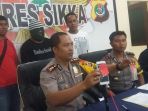 apolres-sikka-akbp-rickson-situmorang-sik-kanan-menyampaikan_20180924_202034.jpg
