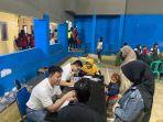 apotek-sehat-bersama-sesama-sedang-mengadakan-program-bakti-sosial.jpg