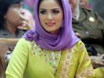 aprilani-yustin-ficardo-istri-gubernur-lampung-muhammad-ridho-ficardo_20141208_093648.jpg