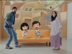 aqi-singgih-audrey-meirina-sofa-kuning-mola-tv.jpg