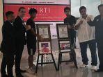 aqsa-sutan-aswar-mendapat-anugerah-penghargaan.jpg
