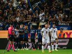 ara-pemain-atalanta-merayakan-setelah-rekan-setimnya-gelandang-belanda-teun-koopmeiners.jpg