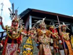 arak-arakan-display-budaya-warga-dayak_20150522_163121.jpg