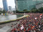 arak-arakan-the-jakmania-usai-persija-juara_20180218_225549.jpg