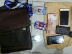 arang-bukti-milik-tiga-wartawan-gadungan-yang-dibekuk-polisi_20170228_005517.jpg