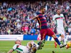 arda-turan-matheus-doria-barcelona-vs-granada_20160110_070401.jpg