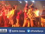 arek-arek-suroboyo-membunuh-jenderal-mallaby_20151110_011301.jpg