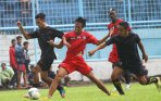 arema-cronus-gelar-laga-uji-coba_20141221_113714.jpg