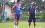 arema-cronus-gelar-latihan_20150104_010501.jpg