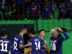 arema-cronus-kalahkan-psm-makassar_20161018_165621.jpg