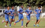 arema-cronus-latihan-di-jakarta_20141103_105541.jpg