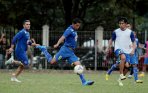 arema-cronus-latihan-di-jakarta_20141103_110155.jpg