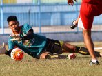 arema-cronus-uji-lapangan-persiapan-piala-presiden-ri-2015_20150901_143509.jpg