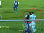 arema-fc-arthur-cunha-vs-persib-bandung-bojan-malisic_20180415_221702.jpg