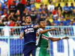arema-fc-bantai-ps-tni_20170216_202453.jpg