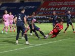 arema-fc-ditahan-imbang-persita-tangerang_20211028_004007.jpg