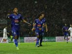 arema-fc-juara-piala-presiden-2019-kalahkan-persebaya_20190413_010842.jpg