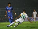 arema-fc-juara-piala-presiden-2019-kalahkan-persebaya_20190413_010908.jpg
