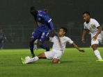arema-fc-juara-piala-presiden-2019-kalahkan-persebaya_20190413_011329.jpg