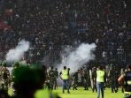 arema-fc-kalah-dari-persebaya-aremania-ricuh_20221001_225806.jpg