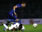 arema-fc-kalahkan-barito-putra_20190304_235417.jpg