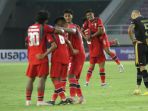 arema-fc-kalahkan-dewa-united-2-0_20221207_192606.jpg