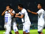 arema-fc-kalahkan-pesikabo-1-0_20220620_070532.jpg
