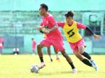 arema-fc-latihan-dengan-pemain-baru-wajah-lama_20230118_192127.jpg