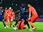arema-fc-menang-1-0-atas-borneo-fc-samarinda_20220715_000114.jpg