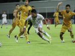 arema-fc-menang-tipis-dari-bhayangkara-fc-pada-lanjutan-liga-1_20220110_123801.jpg