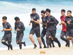 arema-fc-pantai.jpg
