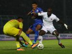 arema-fc-vs-kalteng-putra-fc-semifinal-piala-presiden-2019_20190403_055753.jpg