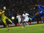 arema-fc-vs-kalteng-putra-fc-semifinal-piala-presiden-2019_20190403_073622.jpg