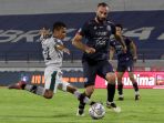 arema-fc-vs-persikabo-1973-imbang-tanpa-gol-di-laga-bri-liga-1_20220106_132246.jpg